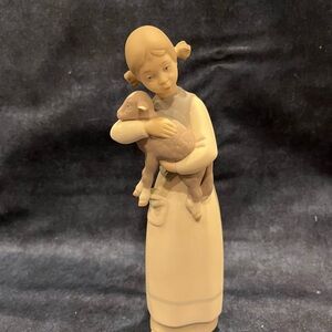 Lladro porcelain figurine matte 1010 shepherdess lamb  Exc cond. collectible